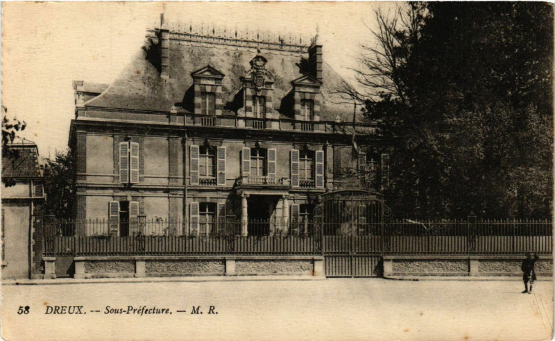 Carte postale ancienne Dreux - Sous prefecture à Dreux