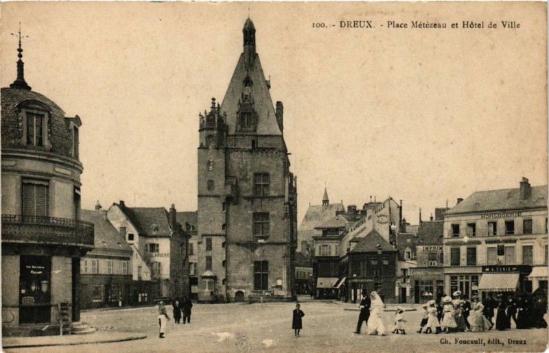 Carte postale ancienne Dreux - Place Metezeau à Dreux