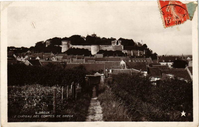 Carte postale ancienne Dreux - Le Chateau des Comtes à Dreux
