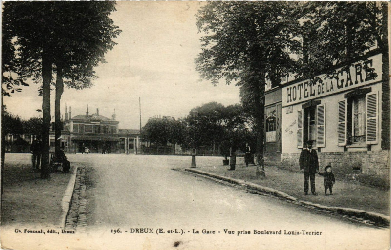 Carte postale ancienne Dreux - La Gare à Dreux