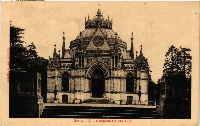 Carte postale ancienne Dreux - Chapelle St-Louis à Dreux
