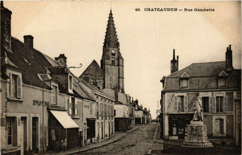 Carte postale ancienne Chateaudun - Rue Gambetta à Châteaudun