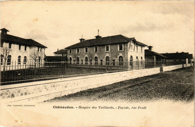 Carte postale ancienne Chateaudun - Hospice des Vieillards à Châteaudun