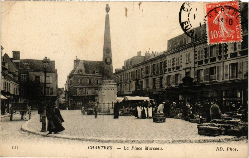 Carte postale ancienne Chartres - La Place Marceau à Chartres