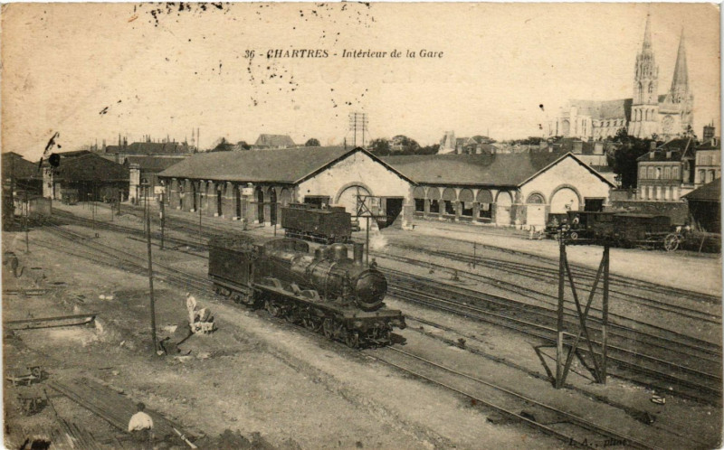 Carte postale ancienne Chartres - Interieur de la Gare à Chartres