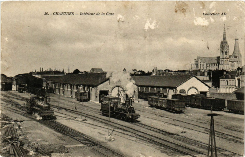 Carte postale ancienne Chartres - Interieur de la Gare à Chartres