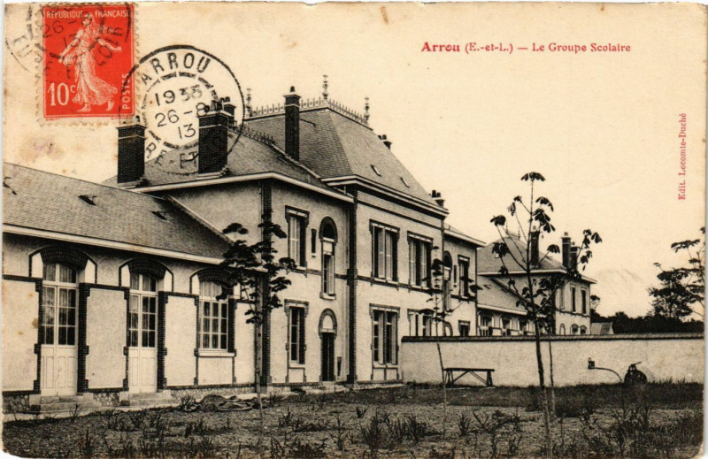 Carte postale ancienne Arrou - Le Groupe Scolaire