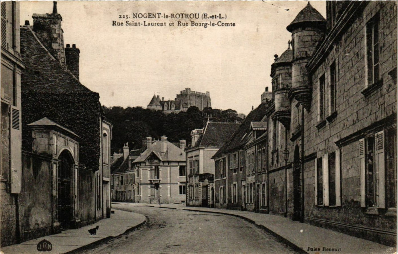 Carte postale ancienne Nogent-le-Rotrou - Rue St-Laurent à Nogent-le-Rotrou
