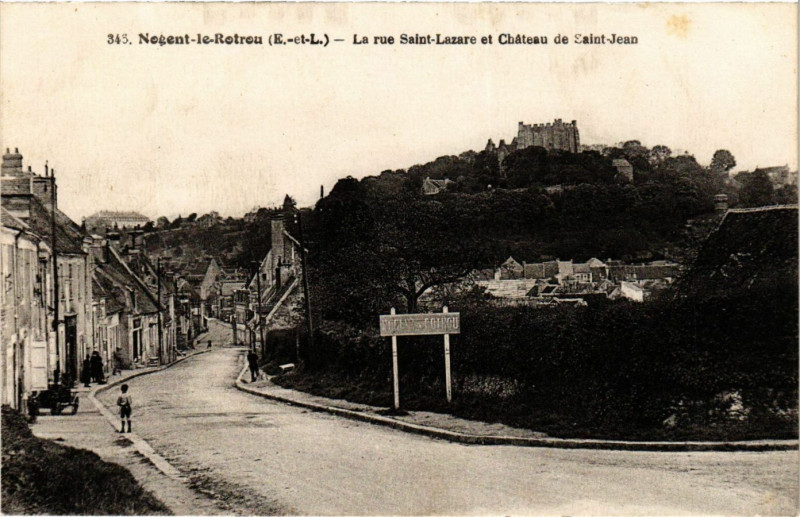 Carte postale ancienne Nogent-le-Rotrou - La rue St-Lazare à Nogent-le-Rotrou