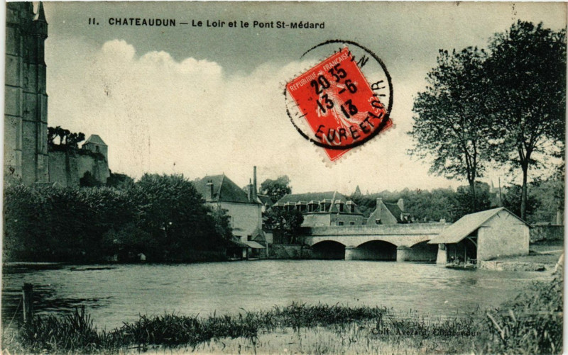 Carte postale ancienne Chateaudun - Le Loir et le Pont St-Medard à Châteaudun