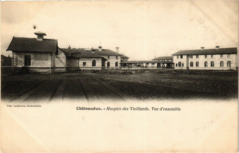 Carte postale ancienne Chateaudun - Hospice des Vieillards à Châteaudun