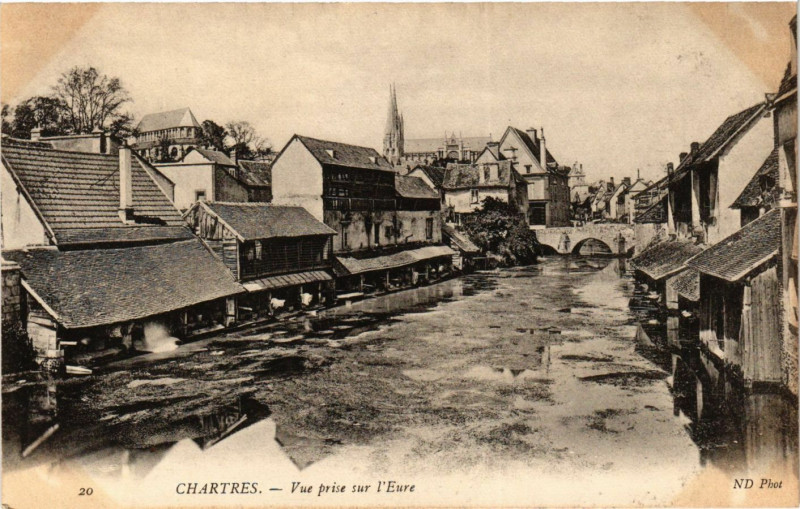Carte postale ancienne Chartres - Vue prise sur l'Eure à Chartres