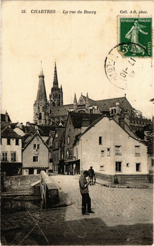 Carte postale ancienne Chartres - La Rue du Bourg à Chartres