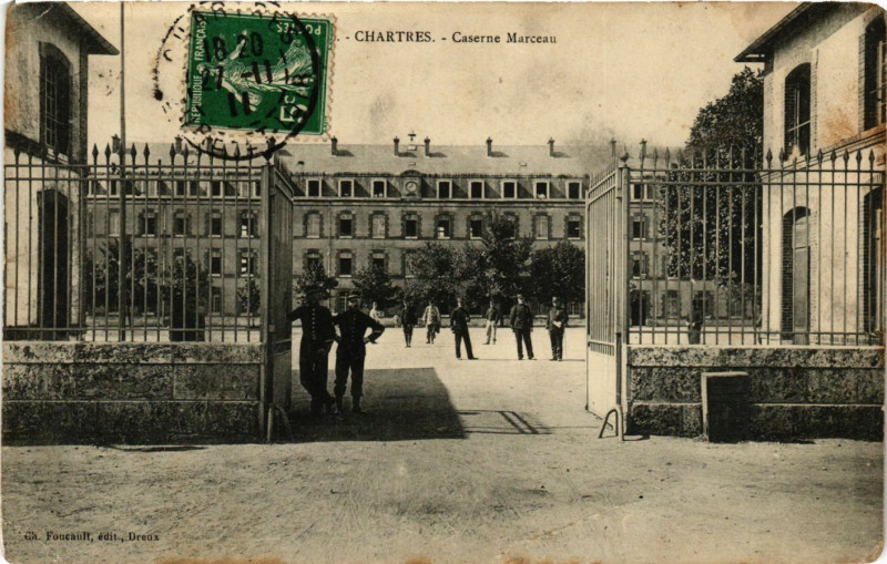 Carte postale ancienne Chartres - Caserne Marceau à Chartres