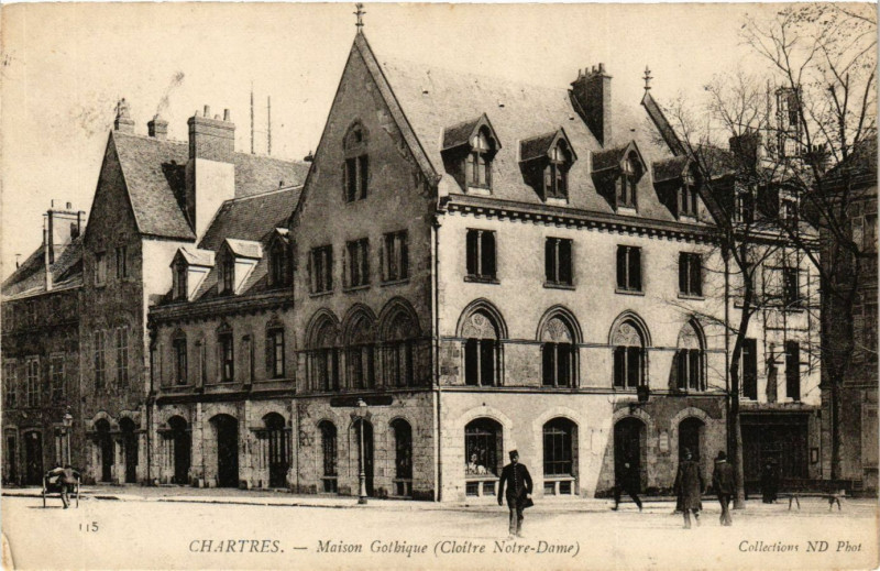 Carte postale ancienne Chartres - Maison Gothique à Chartres