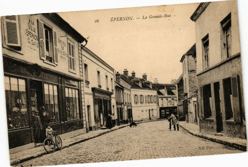 Carte postale ancienne Epernon-La Grande-Rue à Épernon