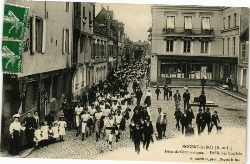 Carte postale ancienne Nogent-le-Roi-Fetes de Gymnastique-Défilé des Sociétés à Nogent-le-Roi