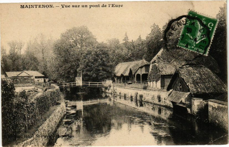 Carte postale ancienne Maintenon-Vue sur un pont de l'Eure à Maintenon