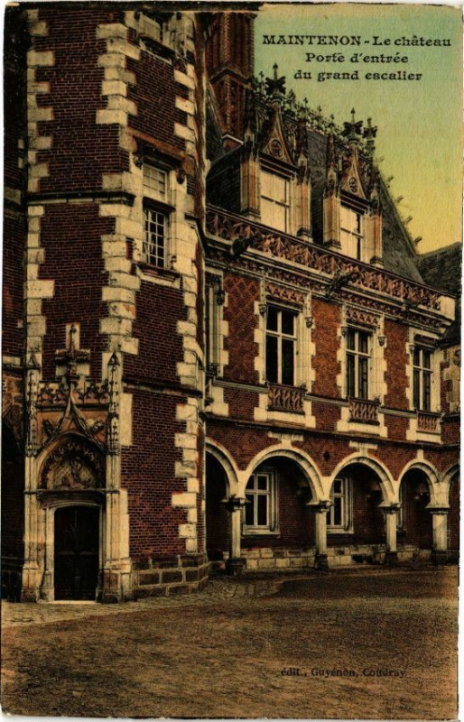 Carte postale ancienne Maintenon-Le Chateau Porté d'entrée du grand escalier à Maintenon