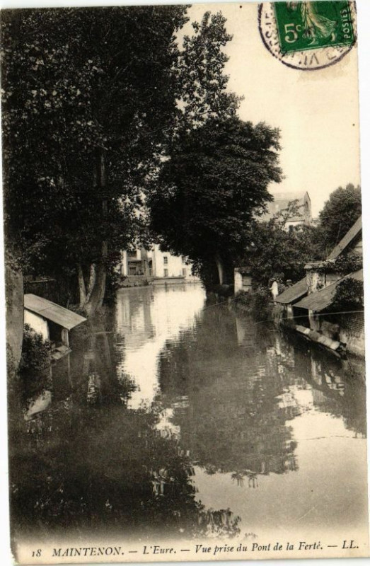 Carte postale ancienne Maintenon-L'Eure-Vue prise du Pont de La Ferte à Maintenon