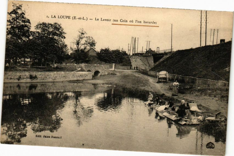 Carte postale ancienne La Loupe-Le Lavoir à La Loupe