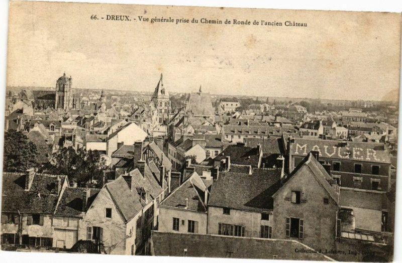 Carte postale ancienne Dreux-Vue générale prise du Chemin de Ronde de l'ancien Chateau à Dreux