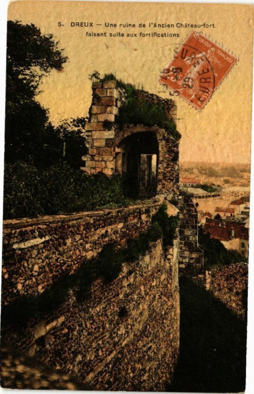 Carte postale ancienne Dreux-Une ruine de l'Ancien Chateau-fort faisant suite à Dreux
