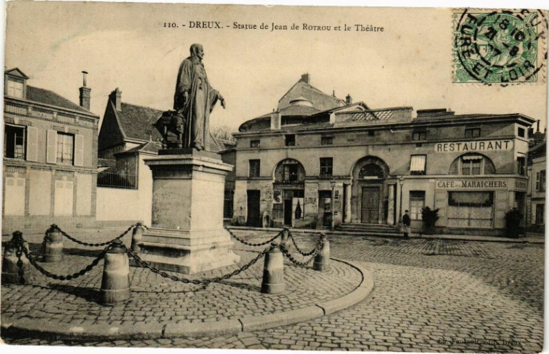 Carte postale ancienne Dreux-Statue de Jean de Rotrou et le Théatre à Dreux