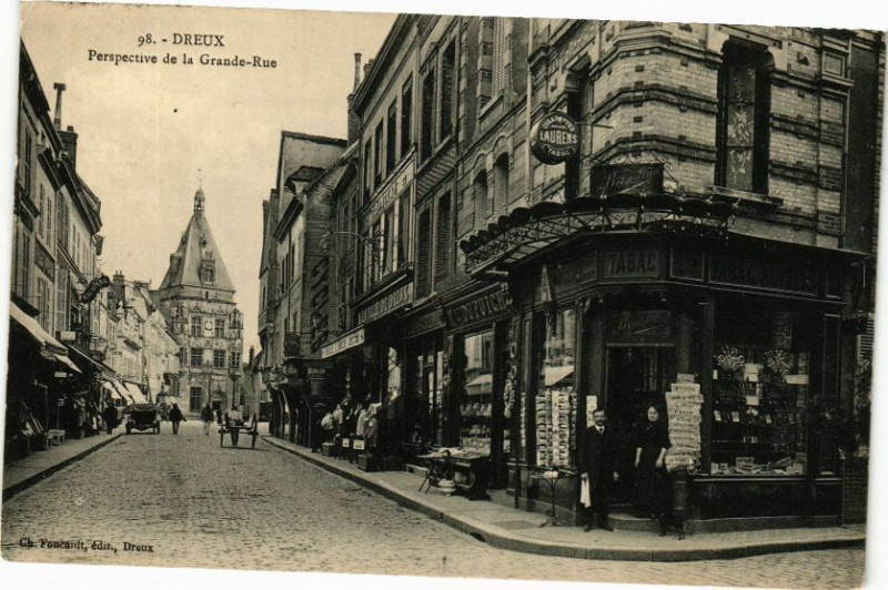 Carte postale ancienne Dreux-Perspective de la Grande-Rue à Dreux