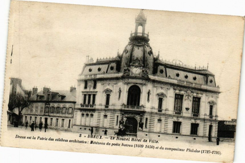 Carte postale ancienne Dreux-Le Nouvel Hotel de Ville à Dreux