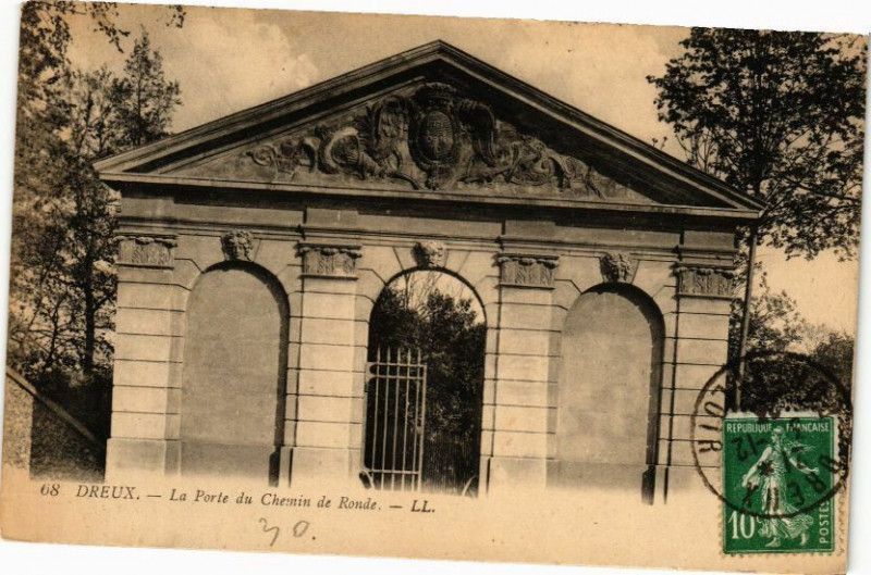 Carte postale ancienne Dreux-La Porte du Chemin de Ronde à Dreux
