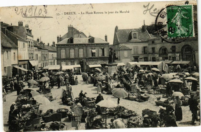 Carte postale ancienne Dreux-La Place Rotrou le jour du Marché à Dreux