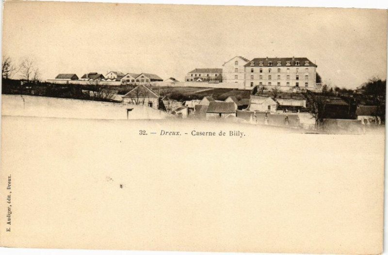 Carte postale ancienne Dreux-Caserne de Billy à Dreux