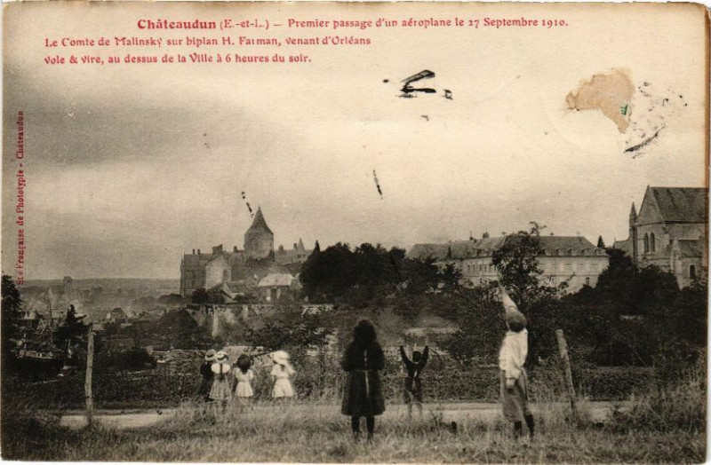 Carte postale ancienne Chateaudun-Premier passage d'un aéroplane le 27 Septembre 1910 à Châteaudun