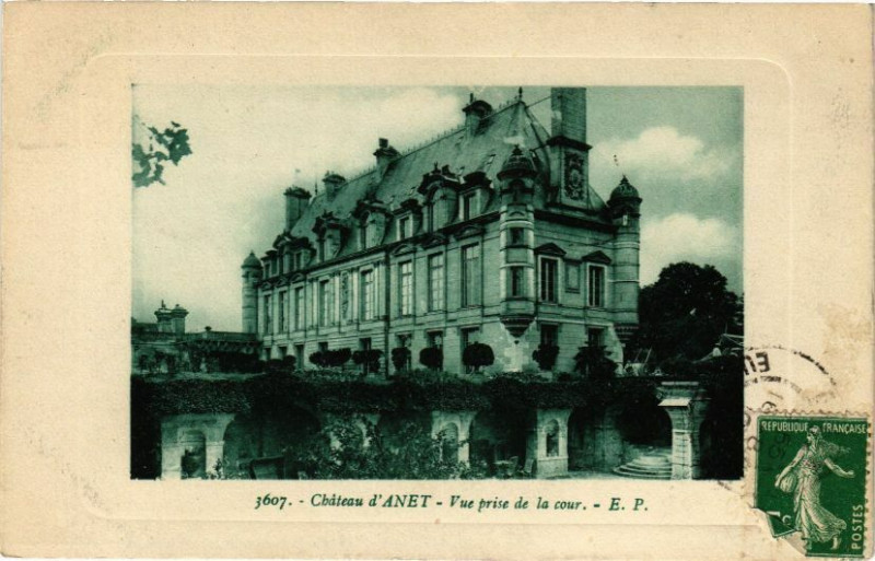 Carte postale ancienne Chateau d'Anet-Vue prise de la cour à Anet