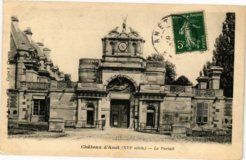 Carte postale ancienne Chateau d'Anet-Le Portail à Anet