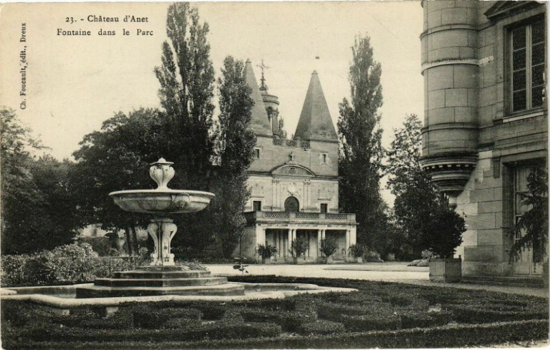 Carte postale ancienne Chateau d'Anet-Fontaine dans le Parc à Anet