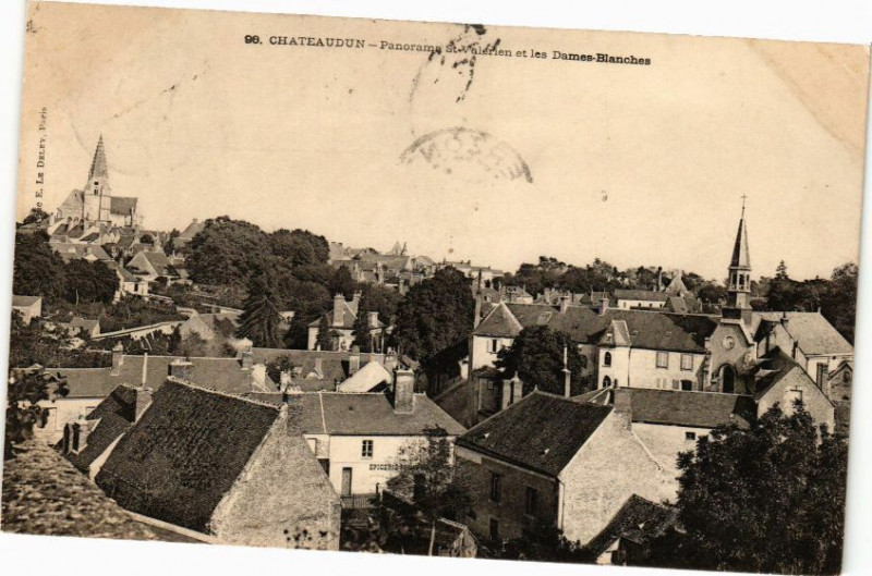 Carte postale ancienne Chateaudun-Panorama St-Valerien et les Dames-Blanches à Châteaudun