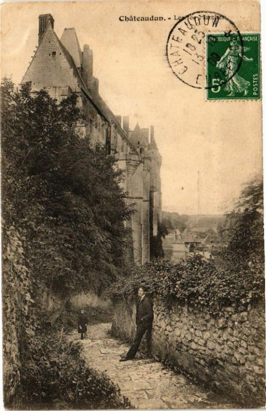 Carte postale ancienne Chateaudun-Les Marches à Châteaudun