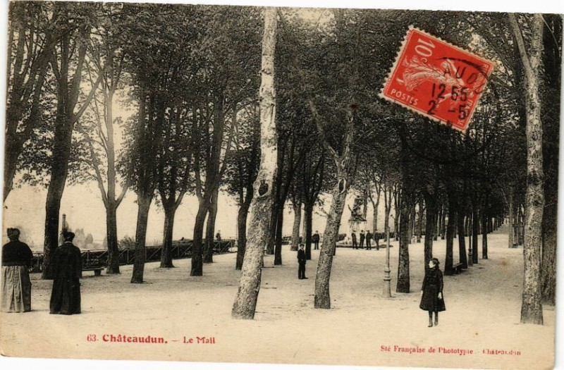 Carte postale ancienne Chateaudun-Le Mail à Châteaudun