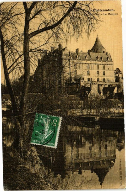 Carte postale ancienne Chateaudun-Le Chateau-Le Donjon à Châteaudun