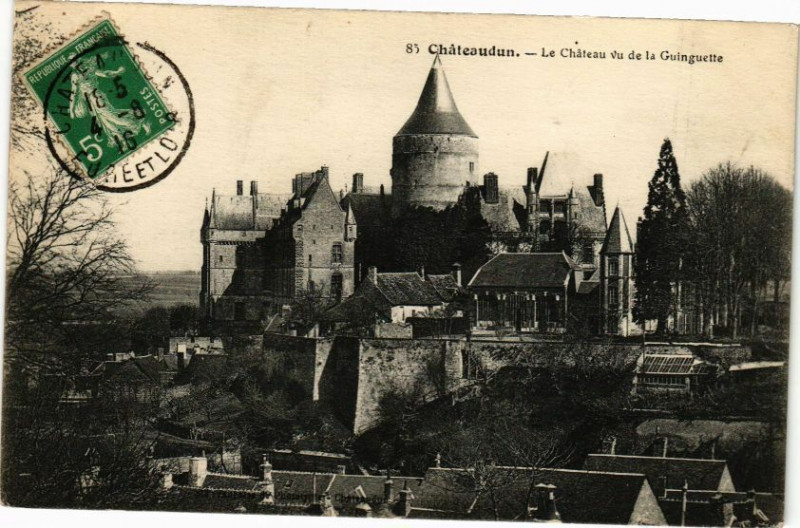 Carte postale ancienne Chateaudun-Le Chateau vu de la Guinguette à Châteaudun