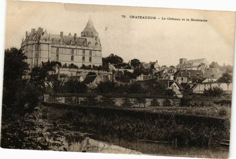 Carte postale ancienne Chateaudun-Le Chateau et la Madeleine à Châteaudun