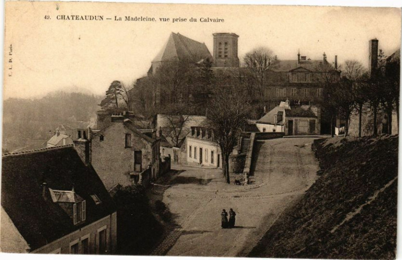 Carte postale ancienne Chateaudun-La Madeleine vue prise du Calvaire à Châteaudun