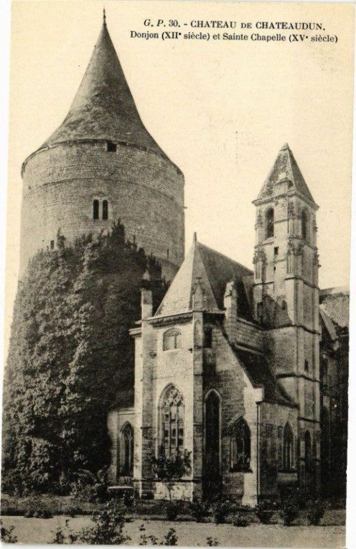 Carte postale ancienne Chateau de Chateaudun-Donjon et Sainte-Chapelle