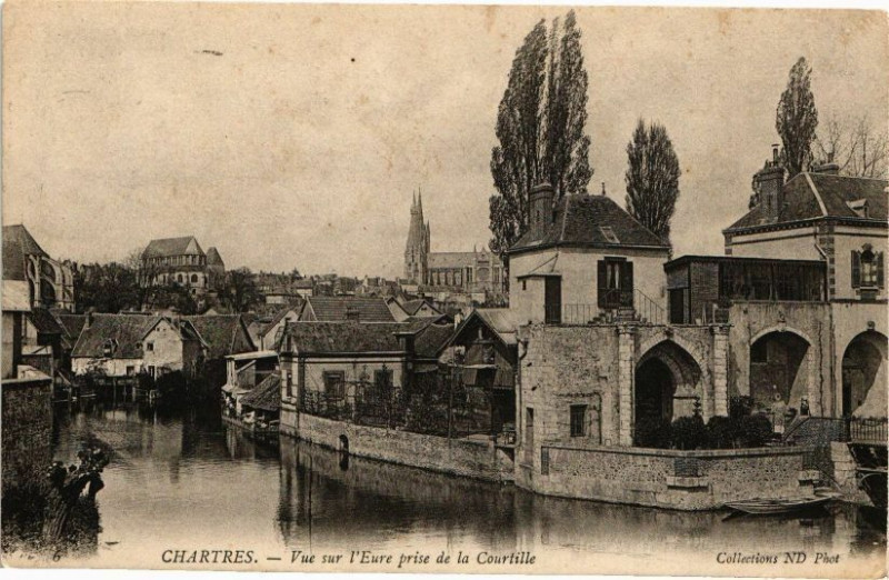 Carte postale ancienne Chartres-Vue sur l'Eure prise de la Courtille à Chartres