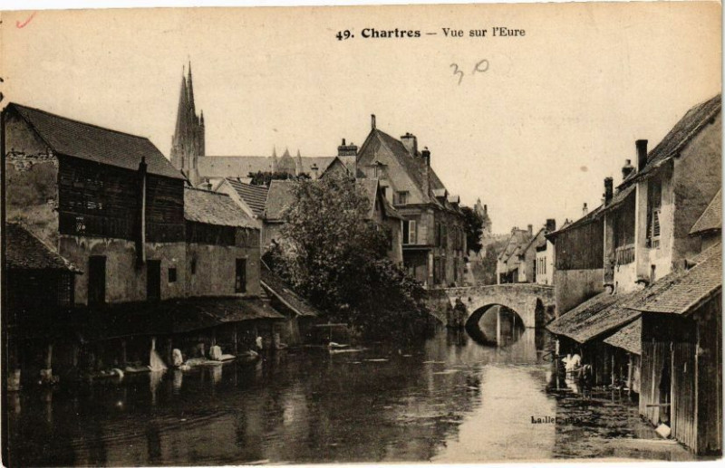 Carte postale ancienne Chartres-Vue sur l'Eure à Chartres
