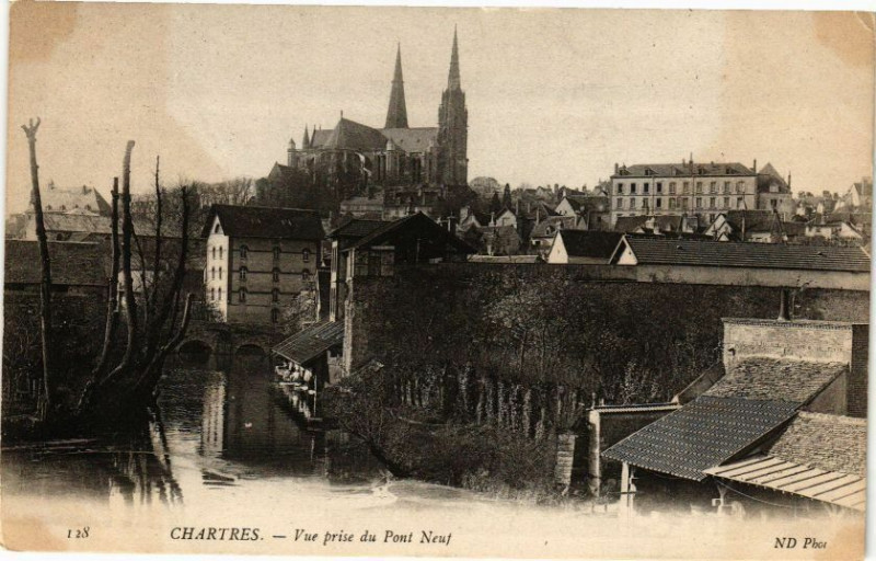 Carte postale ancienne Chartres-Vue prise du Pont Neuf à Chartres