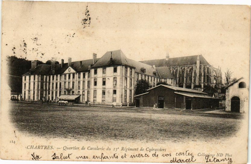 Carte postale ancienne Chartres-Quartier de Cavalerie du 13 Régiment de Cuirassiers à Chartres