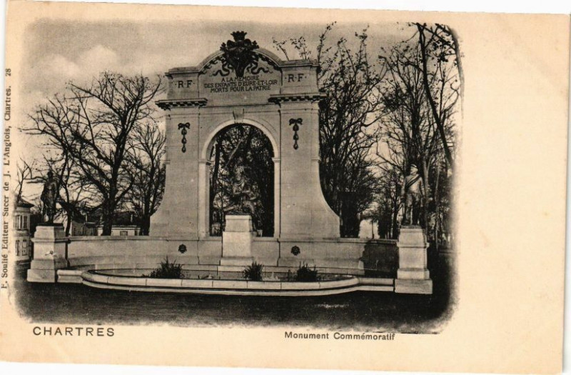 Carte postale ancienne Chartres-Monument Commémoratif à Chartres